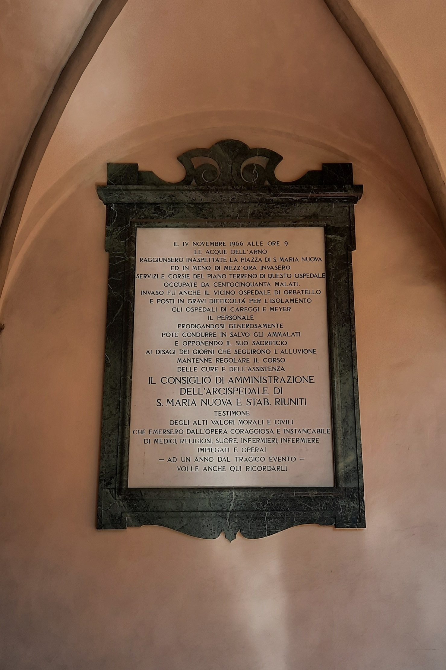 Cloister of the Medicherie, Ospedale di Santa Maria Nuova, Florence - 04.jpg